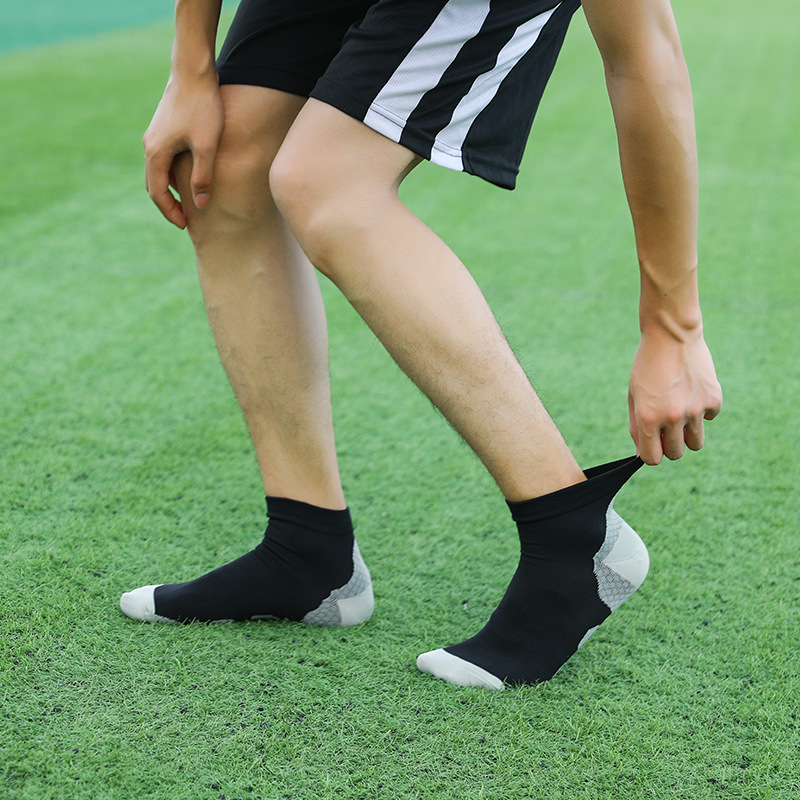 Socks, men's spring new color-blocked men's sports football socks, comfortable short tube no-show socks