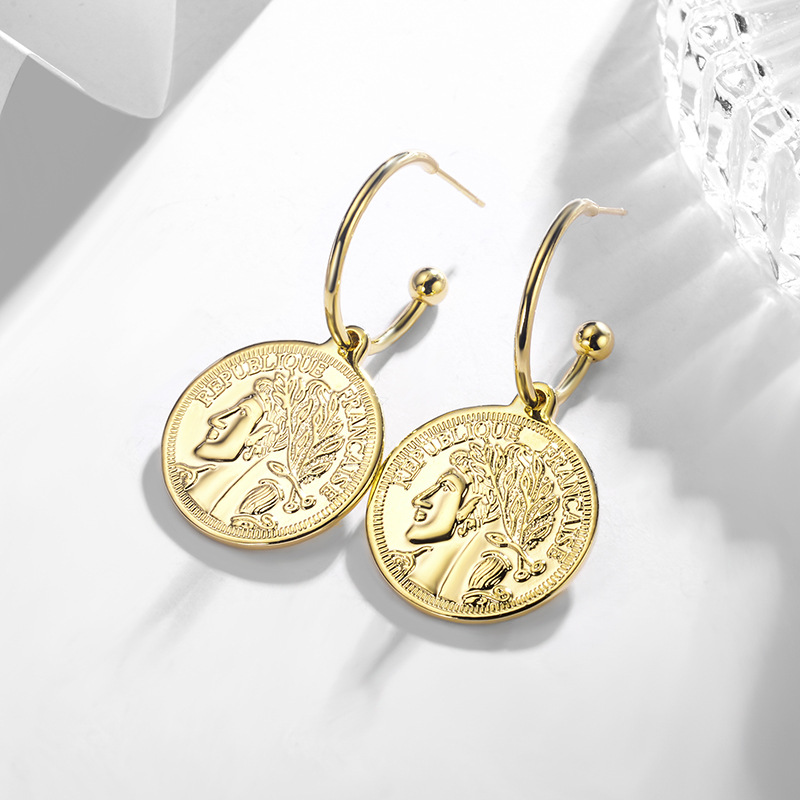New Round Disc Earrings Women Gold Coin Coin Portrait Ear Hook Red Apple Earrings 821725