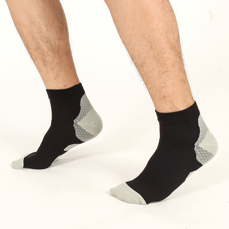 Socks, men's spring new color-blocked men's sports football socks, comfortable short tube no-show socks
