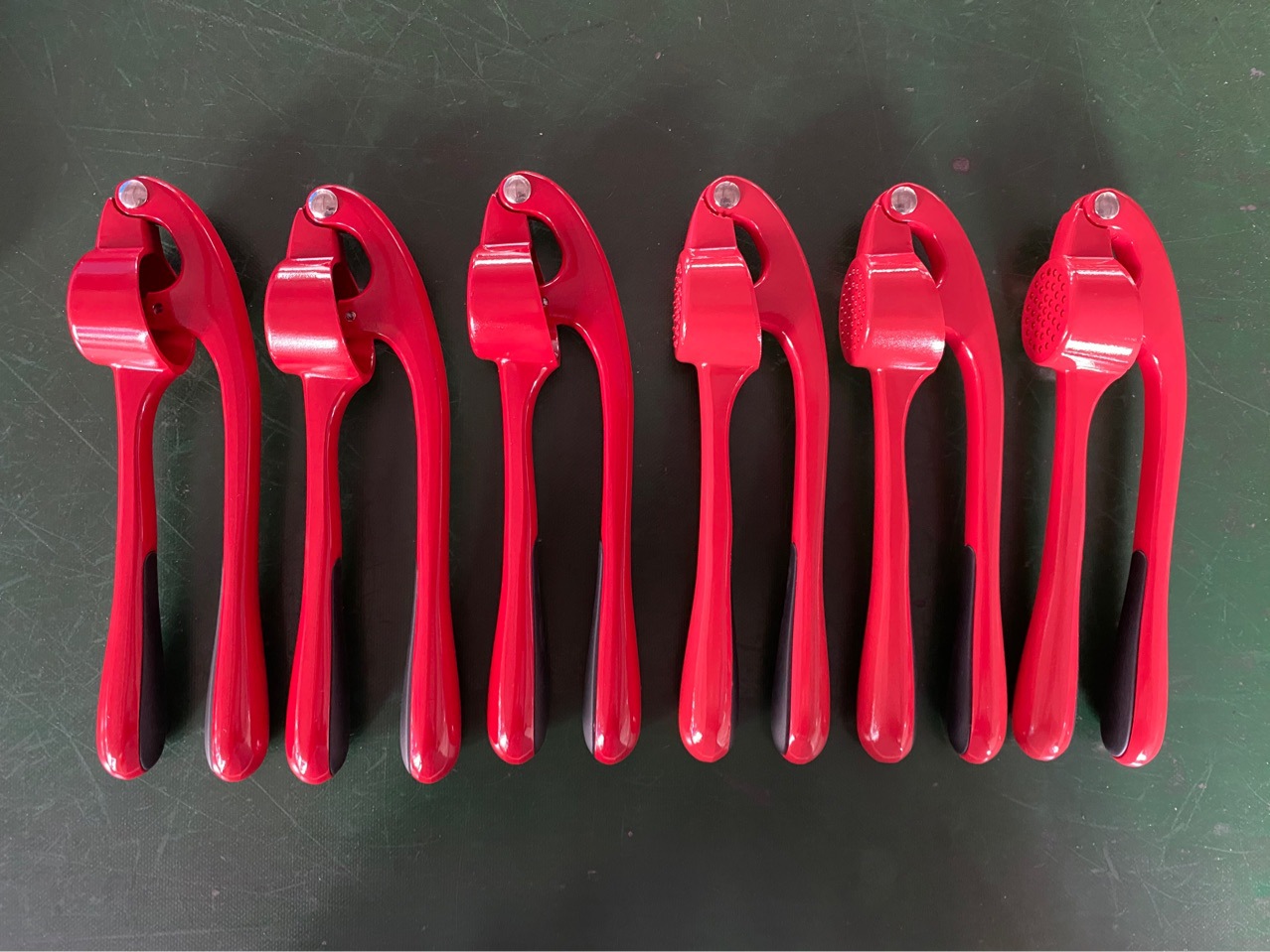 Kitchen Gadget Christmas Red Series Bottle Opener Can Opener Garlic Press Walnut Cracker Peeler Luxury Gift