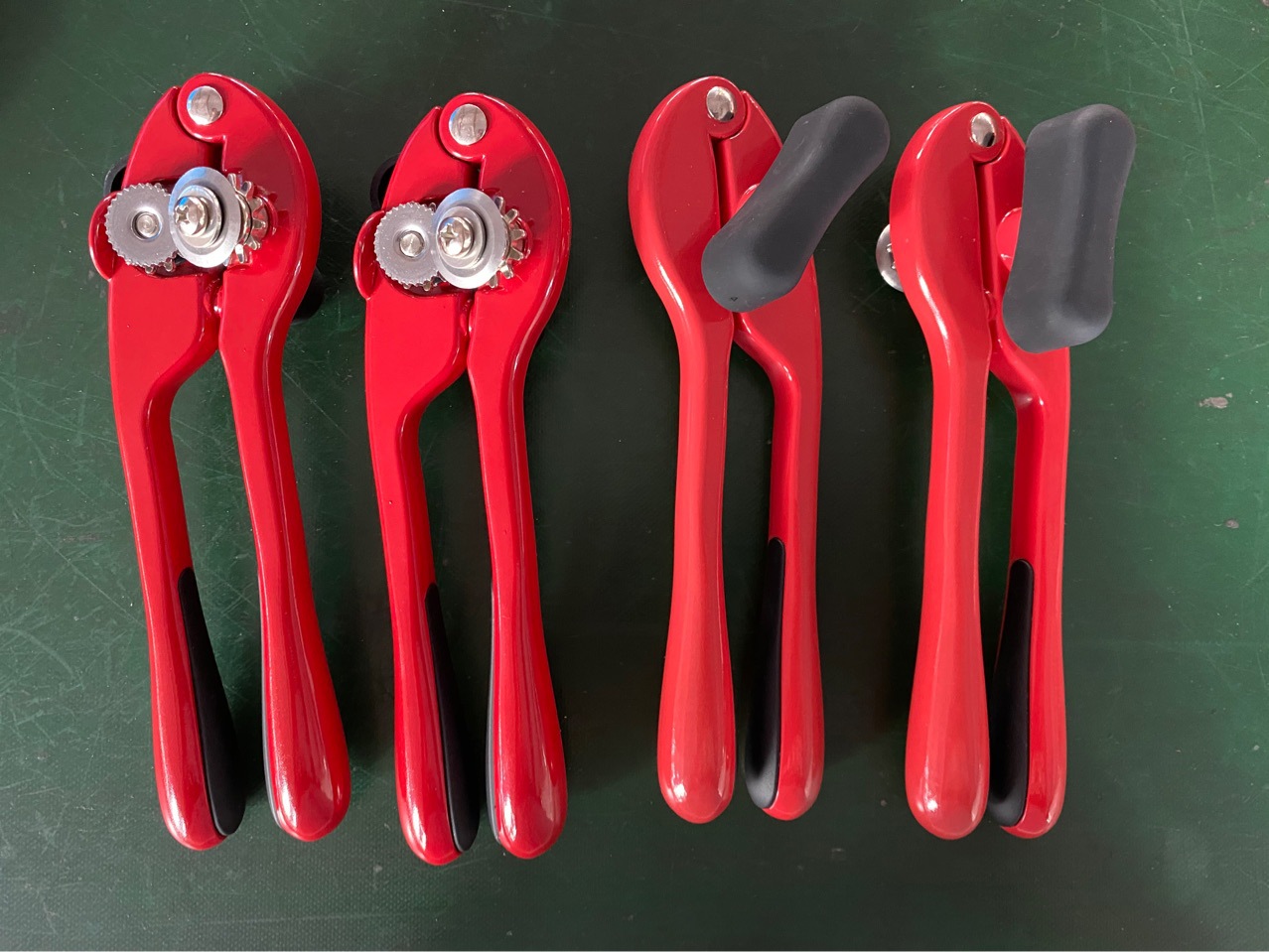 Kitchen Gadget Christmas Red Series Bottle Opener Can Opener Garlic Press Walnut Cracker Peeler Luxury Gift