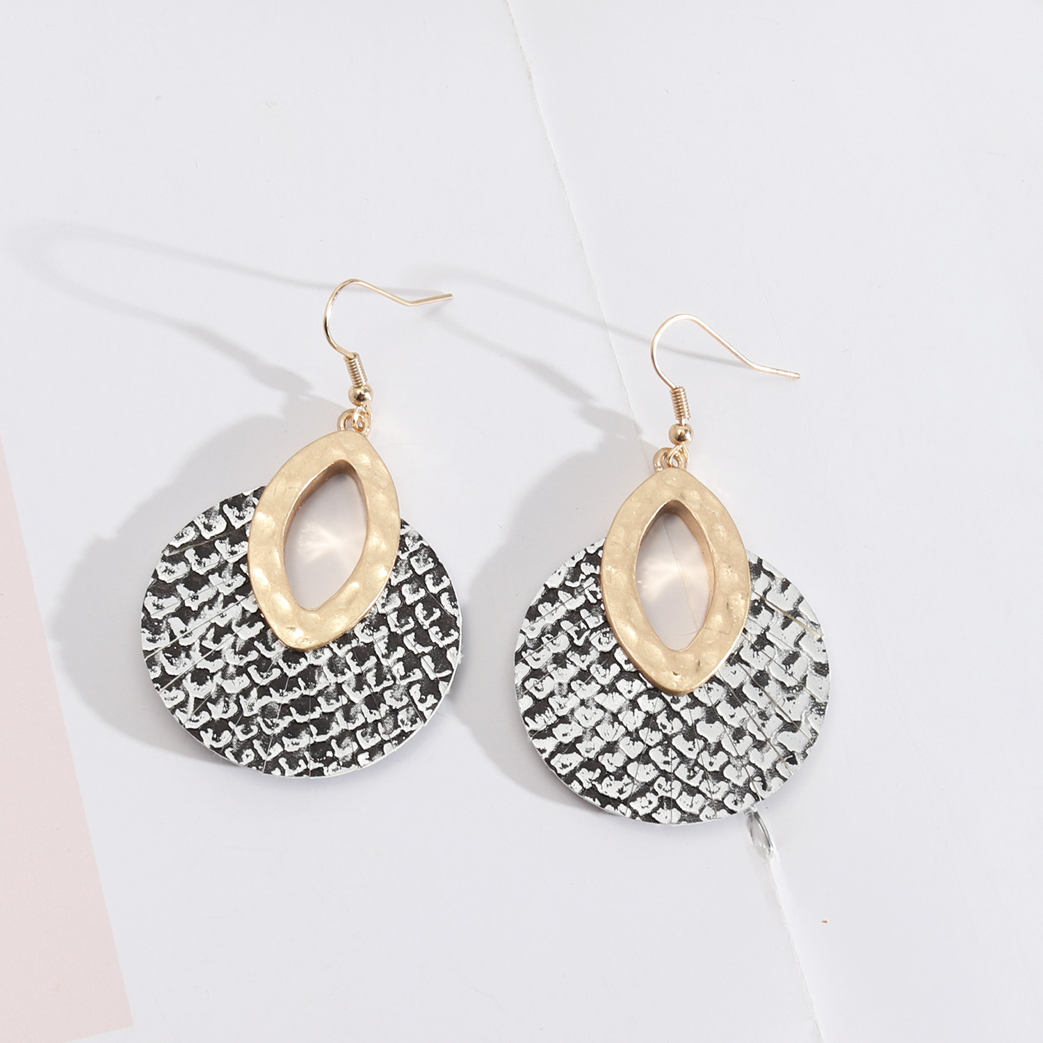 Design Wind Accessories Leather Inlaid Round Abalone Shell Exquisite Earrings