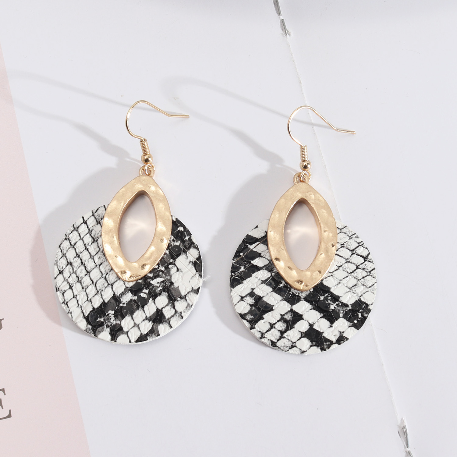 Design Wind Accessories Leather Inlaid Round Abalone Shell Exquisite Earrings