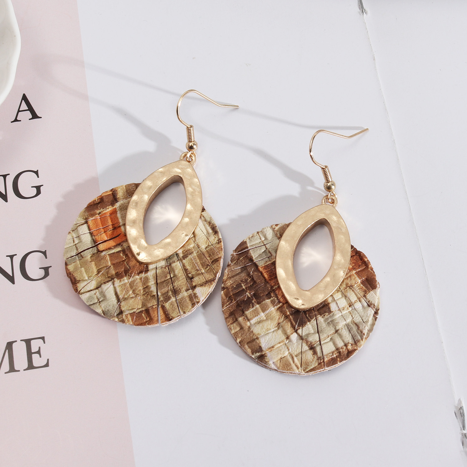 Design Wind Accessories Leather Inlaid Round Abalone Shell Exquisite Earrings