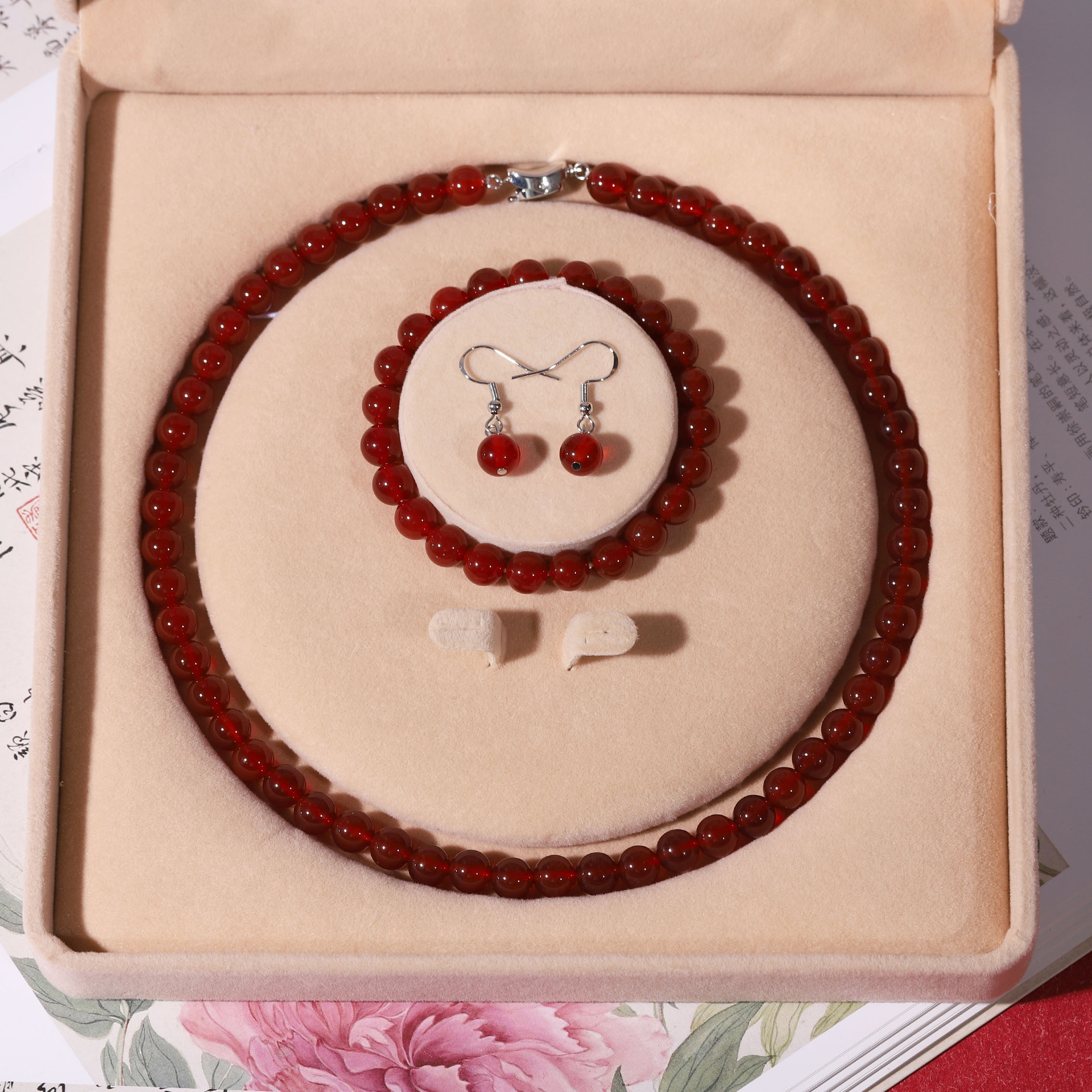 Natural Agate Chalcedony Necklace for Women Three-Piece Set Red Green Chalcedony Clavicle Chain Mother's Day Gift