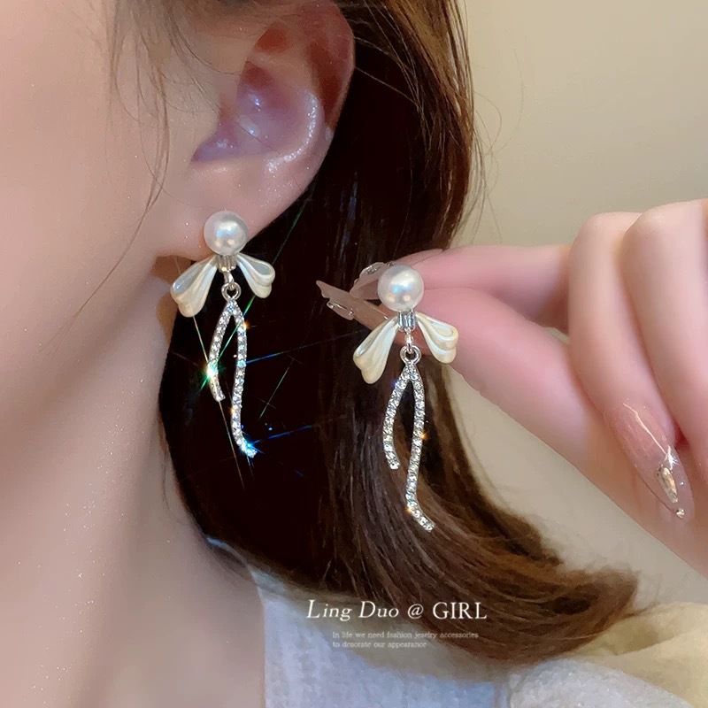 103#白色蝴蝶结水钻飘带珍珠耳钉