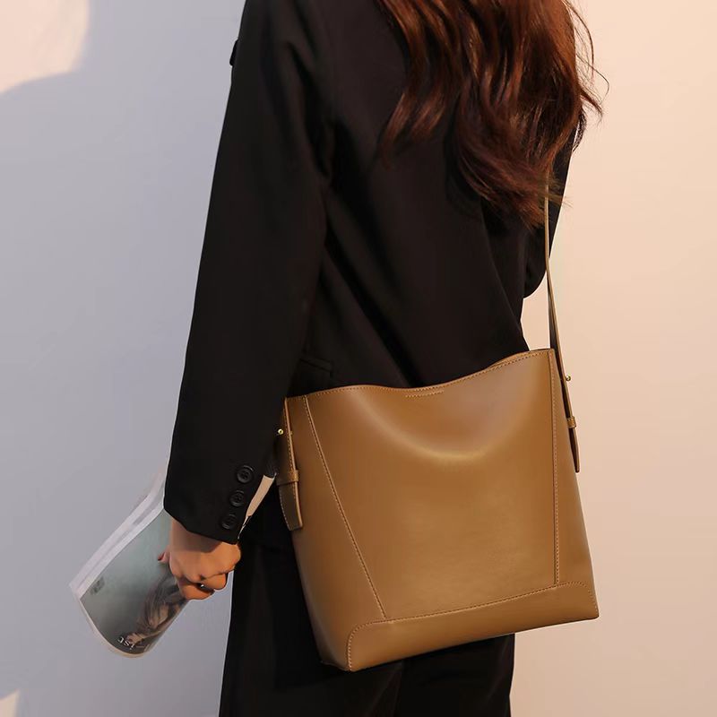Women's bag 2026 new large capacity bucket bag soft leather single shoulder crossbody bag