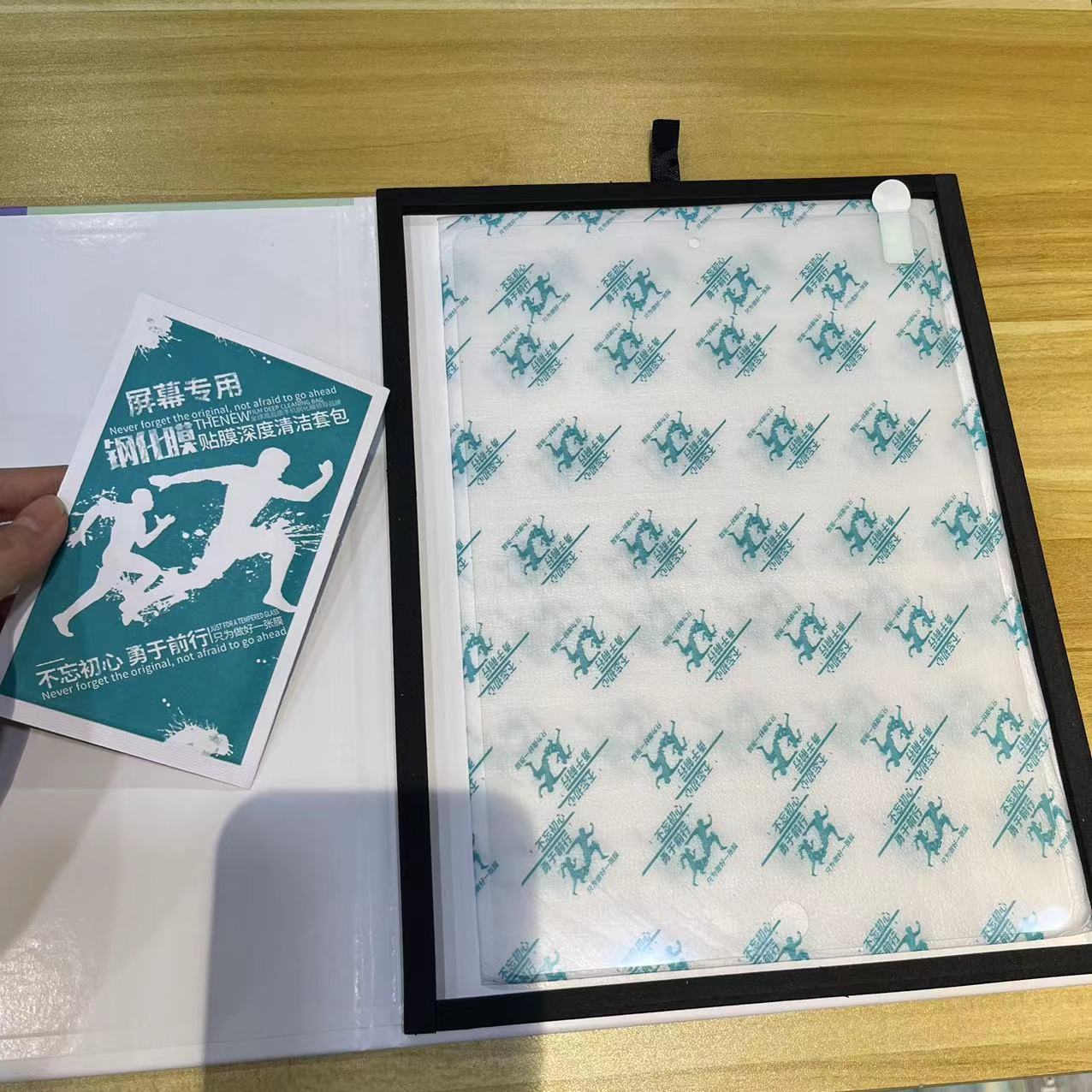Tablet tempered glass film for Apple iPad, Huawei, Xiaomi, OPPO, Honor tempered glass film, plain white with packaging