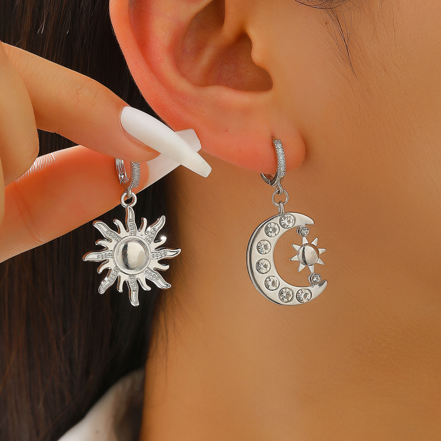Luxurious Diamond Star Moon Pendant Necklace Festival Women's Clothing Matching Star Moon Collarbone Chain