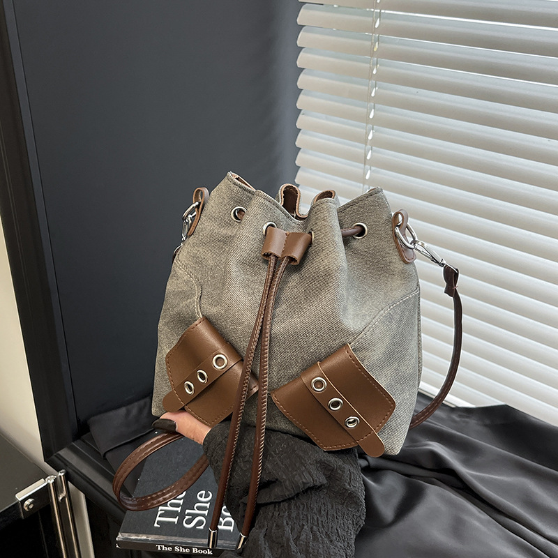 2026 Bucket Bag Women New Single Shoulder Bag Niche Commuter Crossbody Bag