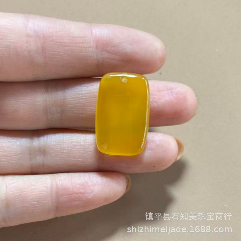 绳子随机配送 · 黄玉髓小方牌约24*16*7mm