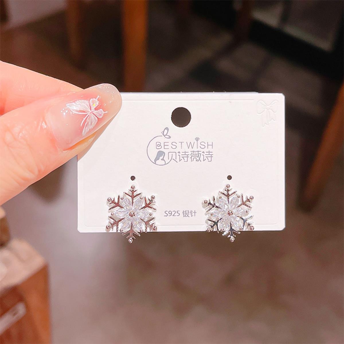 2025 exquisite gold-plated simple super flash zircon earrings, women's fairy butterfly flower ear accessories