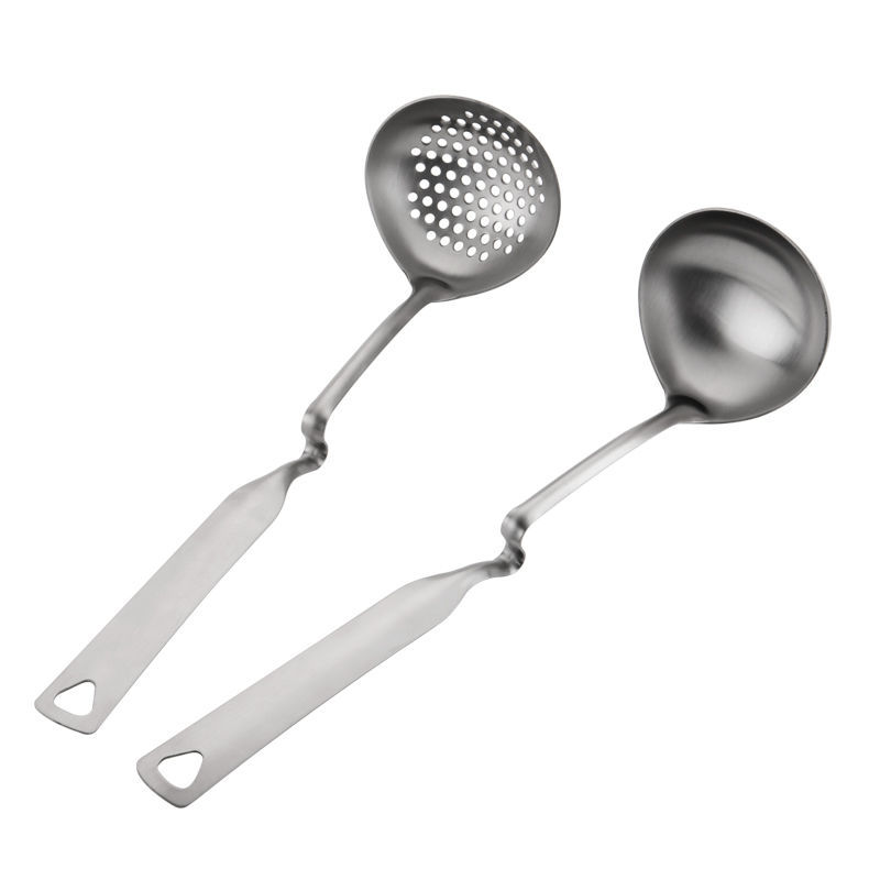 304 stainless steel wall-mounted household spoon, kitchen utensil spoon thickened, hangable hot pot oil filter soup spoon, slotted spoon, oil separation spoon