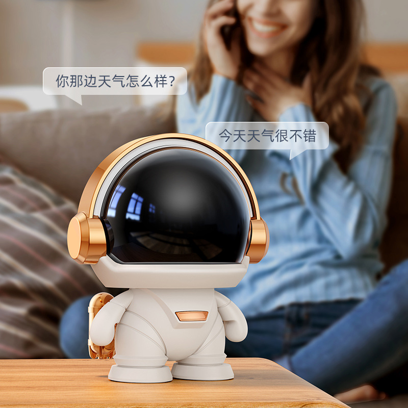 New Spaceman Bluetooth Speaker Desktop Student Colorful Light Subwoofer Outdoor Small Speaker Gift Portable