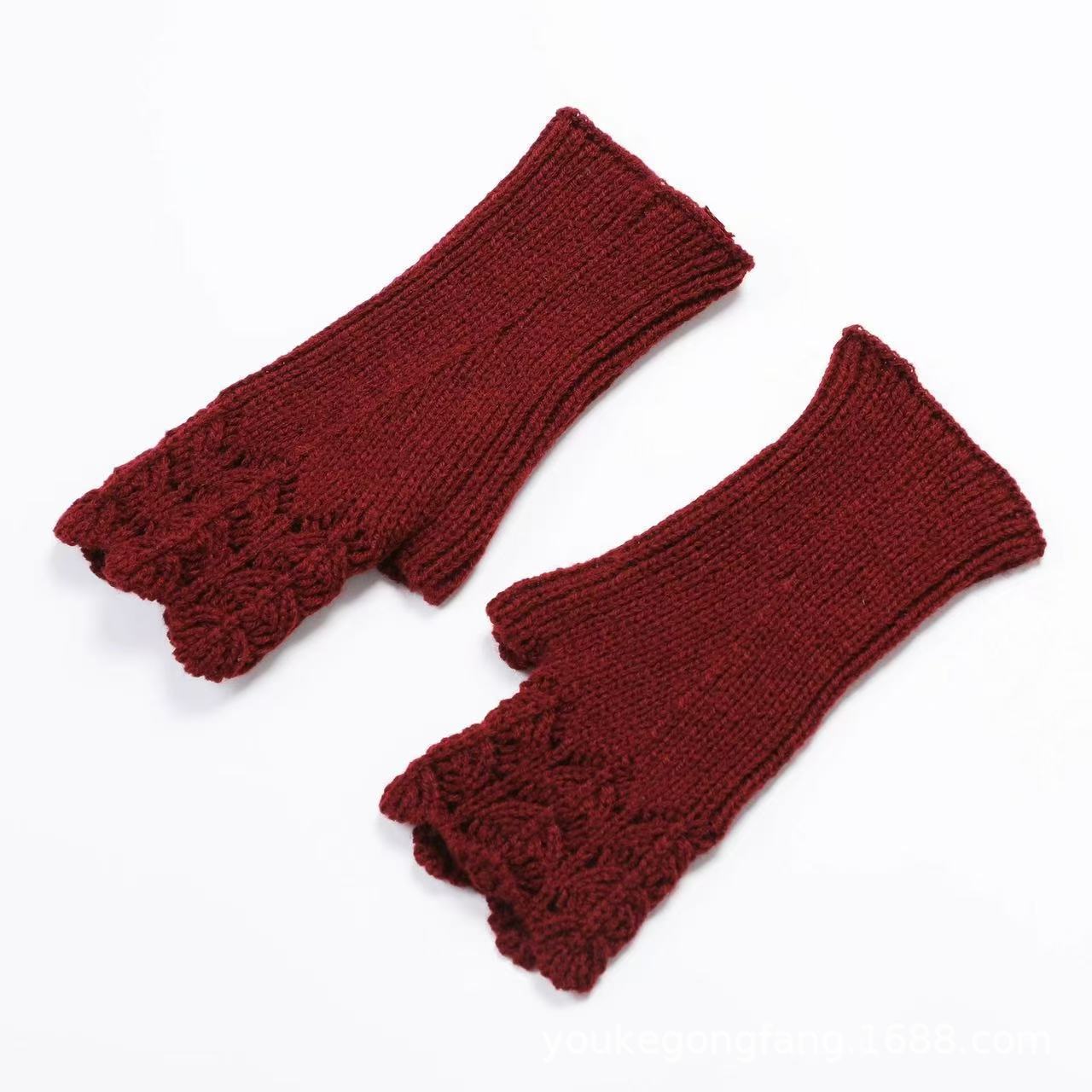 Women's Autumn Winter Short Fish Scale Knit Fingerless Warm Wrist Protection Sleeve Cuff Yarn Gloves Hollow Short Gloves