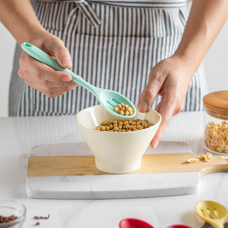 Full Wrap Silicone Soup Spoon Kitchen Cooking Utensil Spoon Children Baby Food Spoon Salad Self-Heating Pack