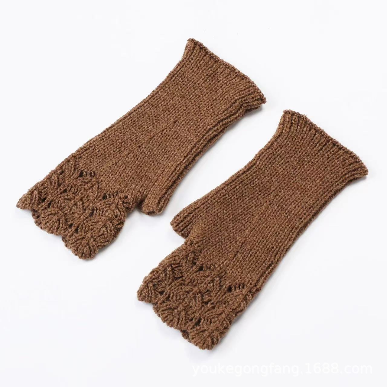 Women's Autumn Winter Short Fish Scale Knit Fingerless Warm Wrist Protection Sleeve Cuff Yarn Gloves Hollow Short Gloves