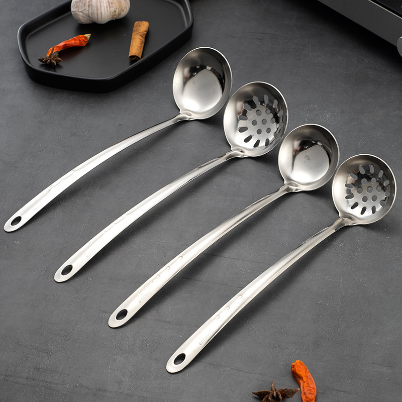 Wooden handle pointed handle stainless steel soup spoon slotted spoon kitchenware tableware hot pot spoon kitchen utensils cooking hangable handle