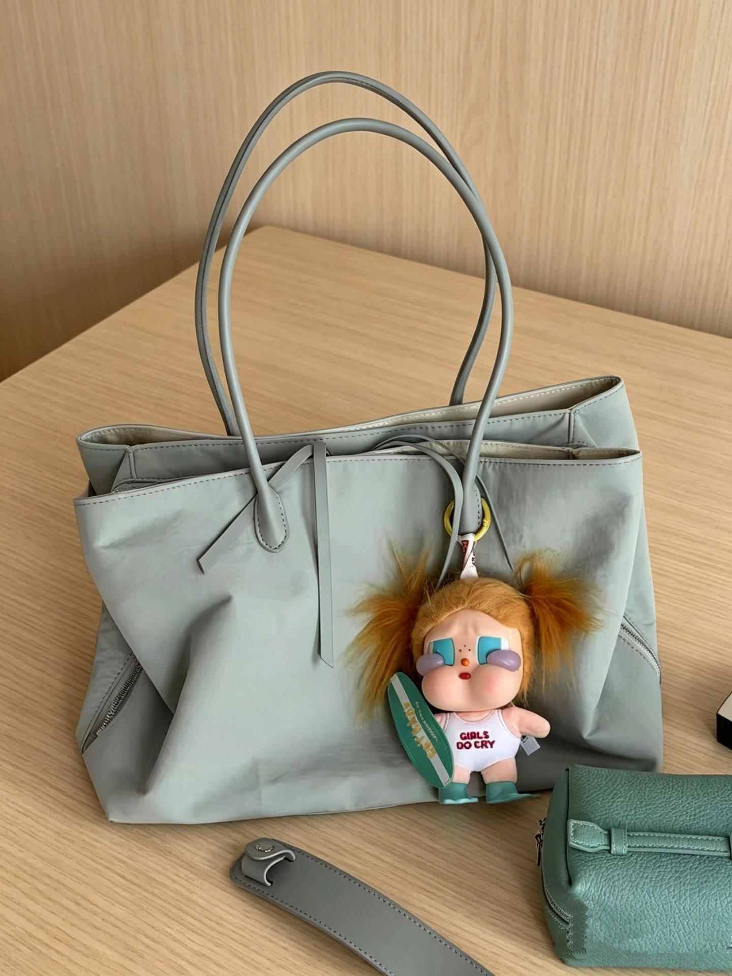 2026 Spring/Summer New Gray-Yellow Contrast Multi-Compartment Large Capacity Tote Bag Commute Handheld Single Shoulder Bag