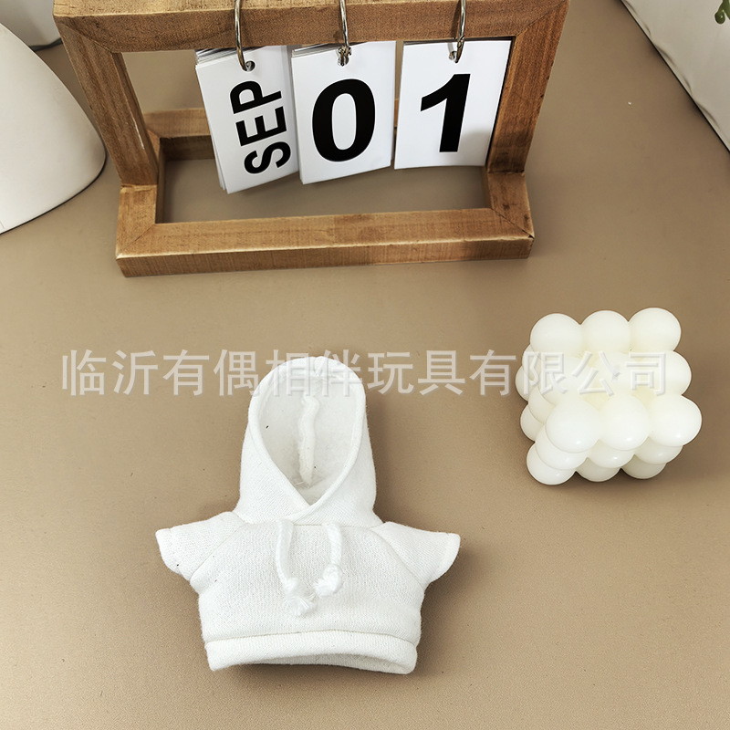 戴帽卫衣白色