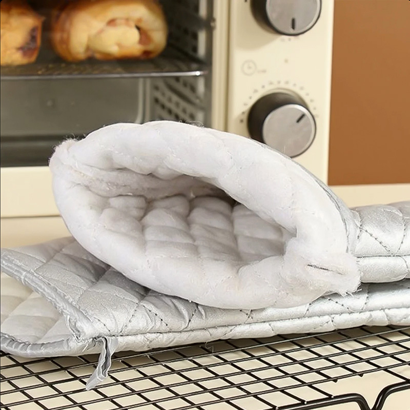 Silver heat-resistant gloves insulated high temperature resistant baking special thickened microwave oven kitchen oven heat protection tool