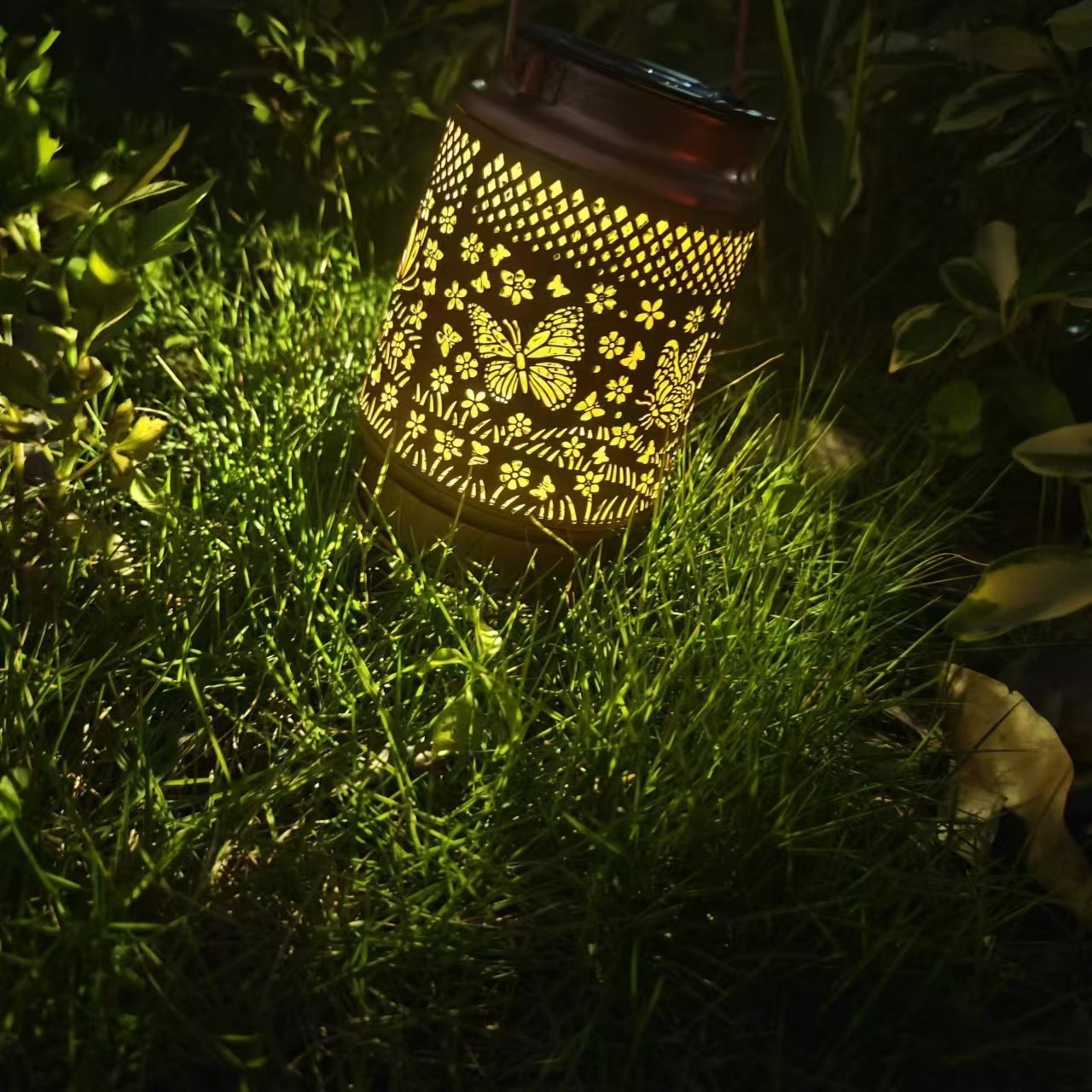 Solar Outdoor Courtyard Light Horse Lamp Animal Crack Hollow Pattern Courtyard Garden Craft