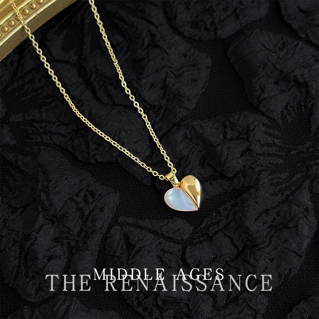 Vintage Light Retro Real Shell Necklace Electroplated 18K Real Gold Butterfly Collarbone Chain Necklace