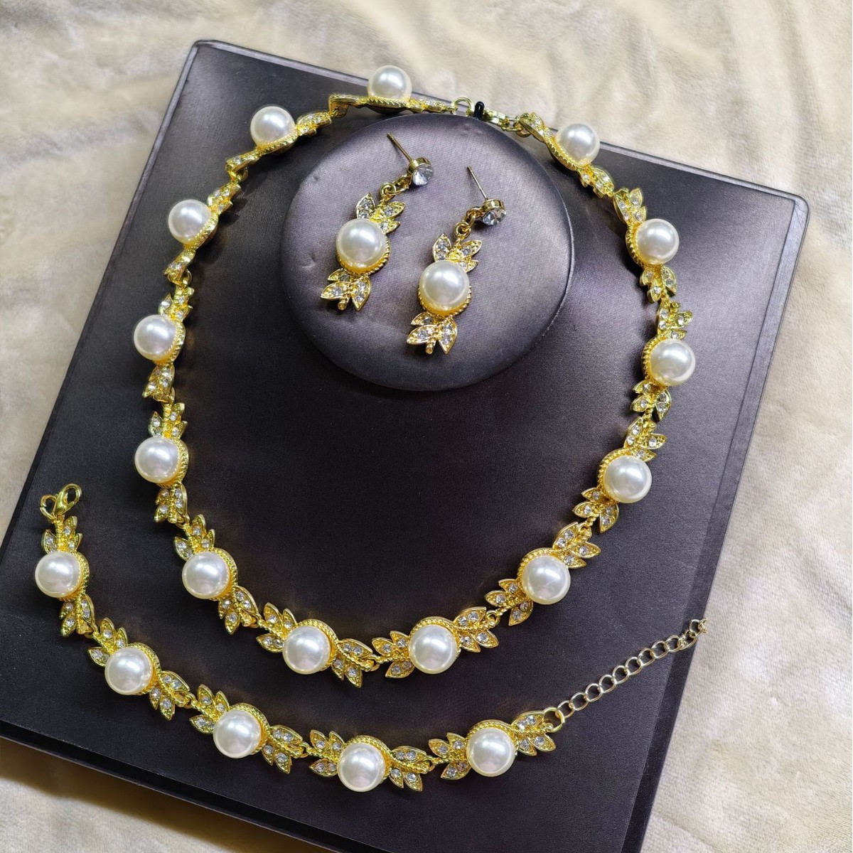 Niche Pearl Necklace Set Collarbone Chain Bride Accessories Jewelry Bracelet