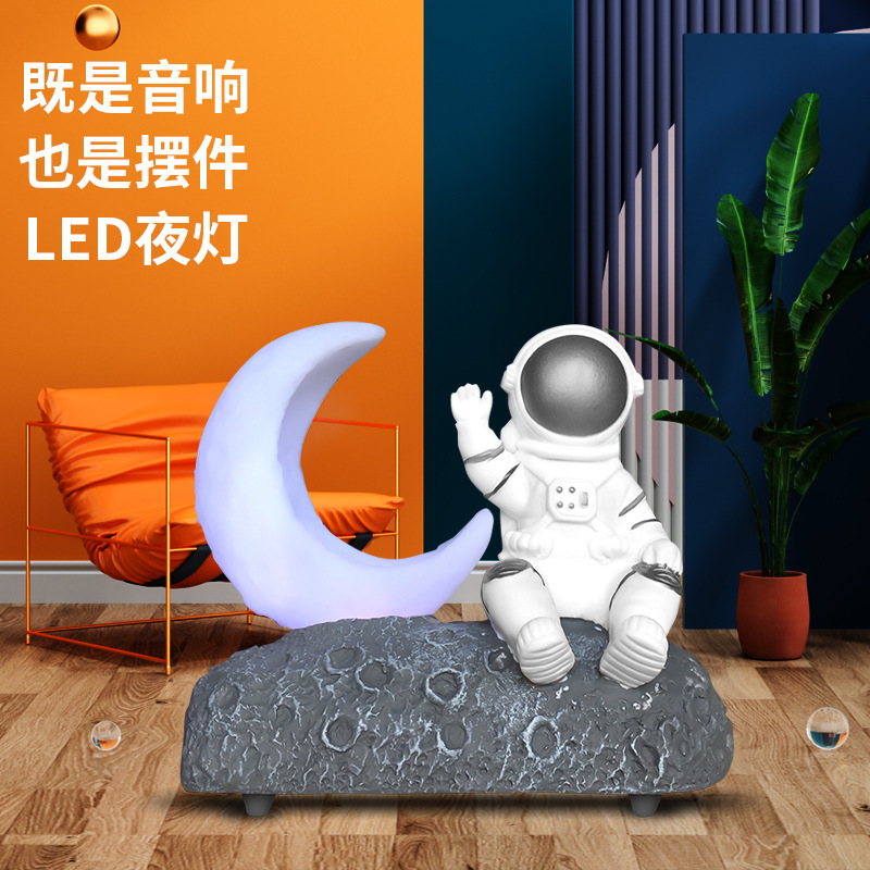Moon lamp astronaut Bluetooth speaker new gift cartoon birthday gift ornament audio Y-589