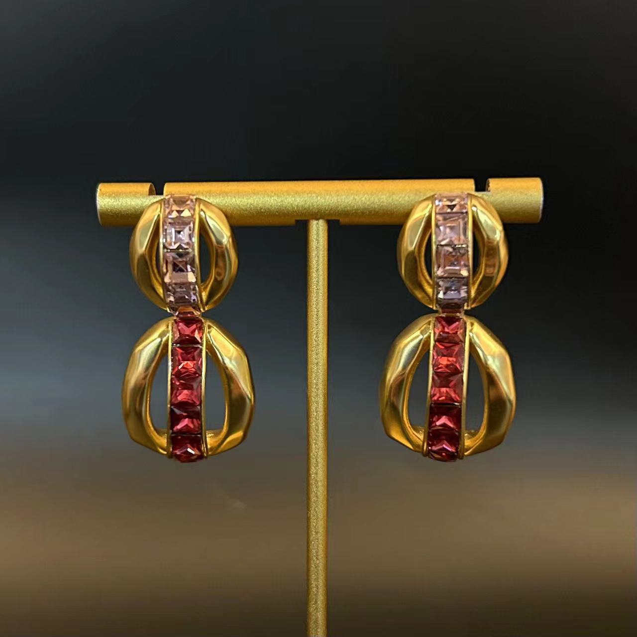 "Time Flowing" vintage niche palace style earring ear clip