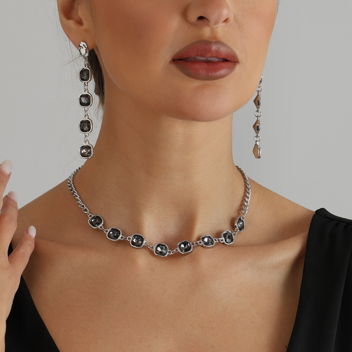 Accessories Geometric Black Diamond Gemstone Necklace Earrings Three-piece Set Wind Evening Dress Necklace