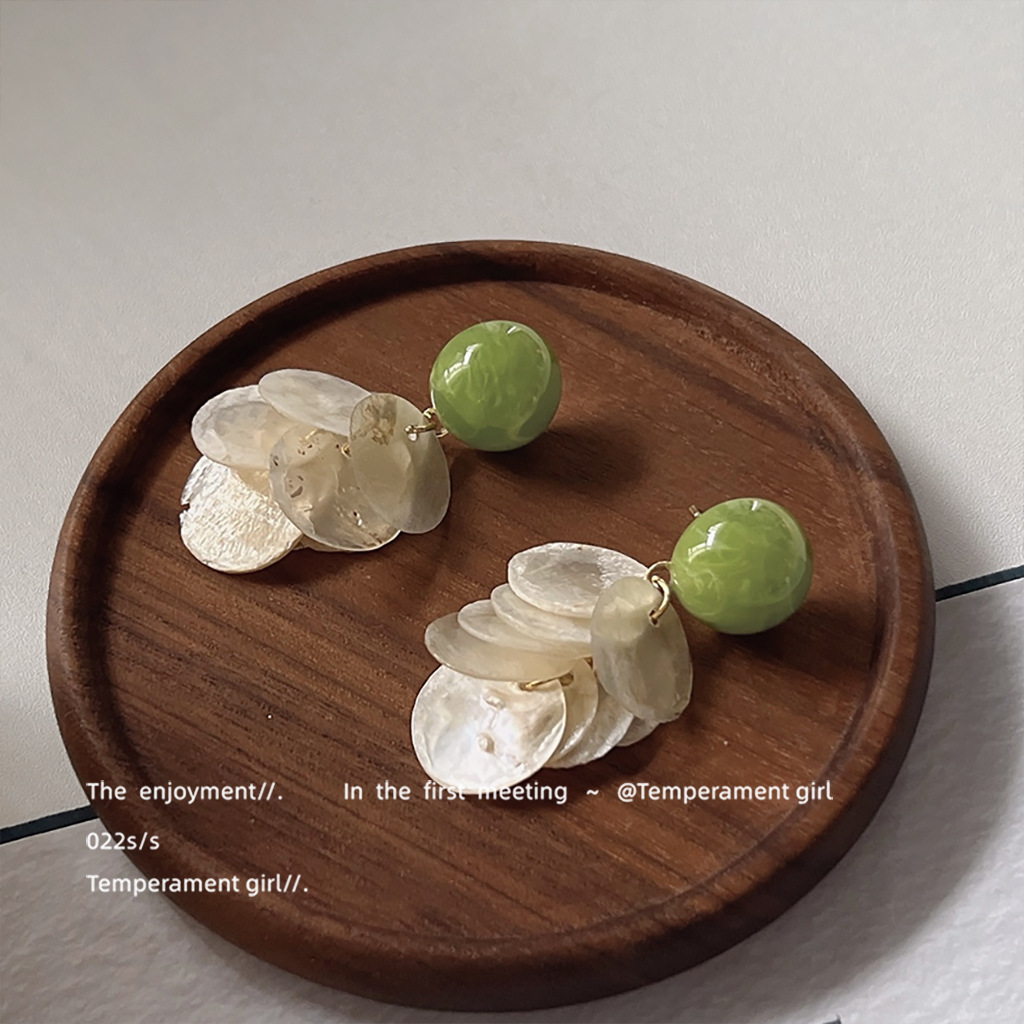 Summer new~Forest fresh natural shell silver-plated needle handmade earrings green earrings