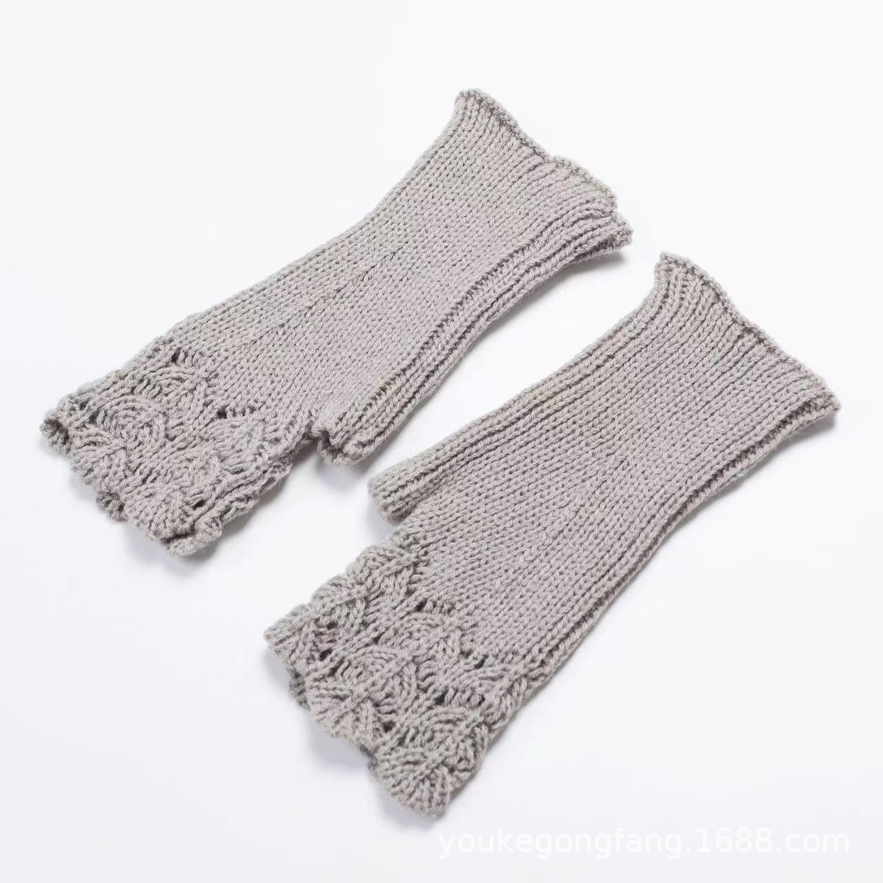 Women's Autumn Winter Short Fish Scale Knit Fingerless Warm Wrist Protection Sleeve Cuff Yarn Gloves Hollow Short Gloves