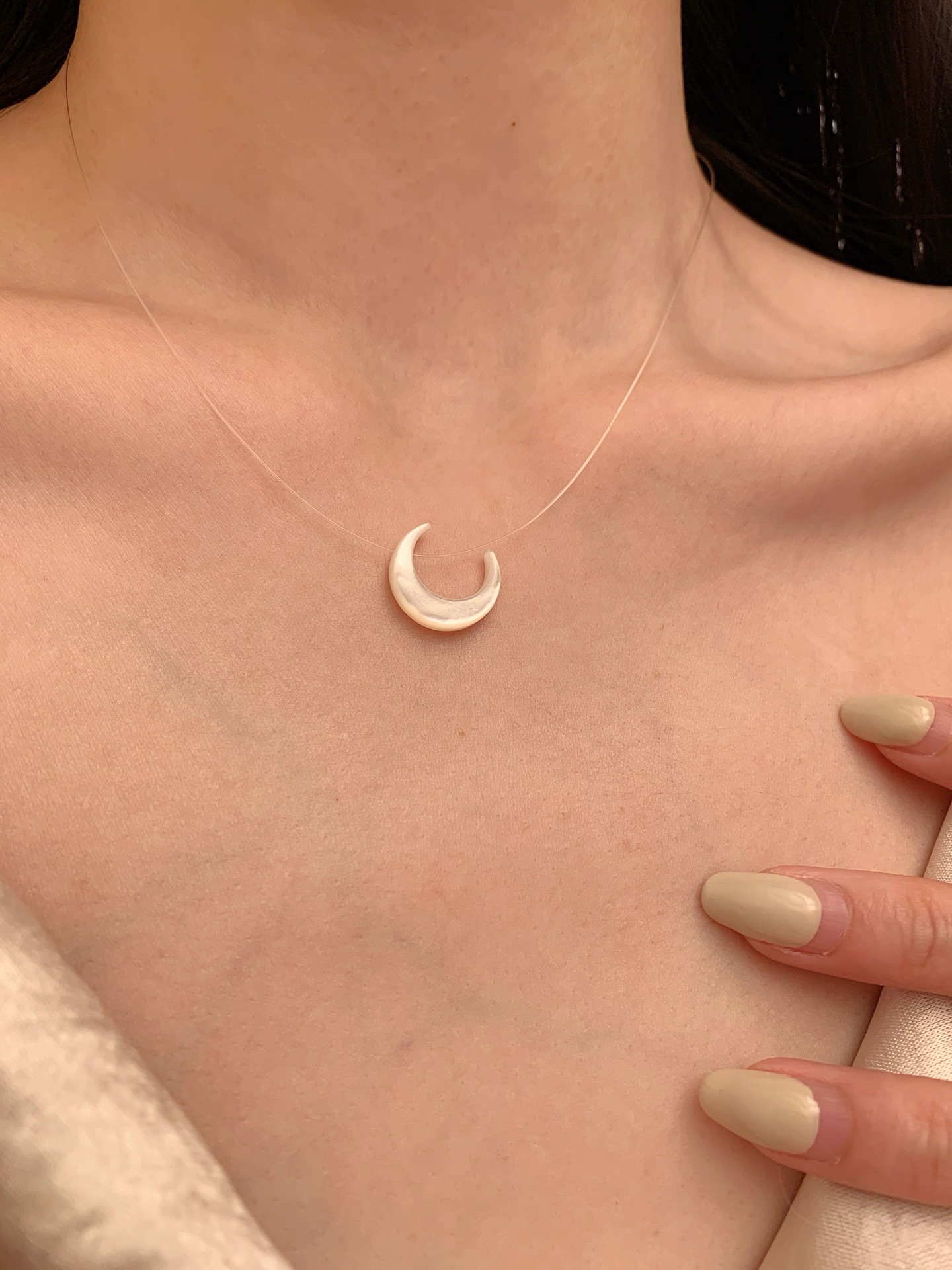 Moon white mother-of-pearl pearl necklace natural women's collarbone chain pearl bead necklace niche accessories