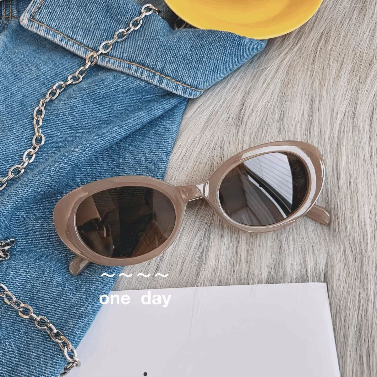 Oval small frame sunglasses for women, UV protection