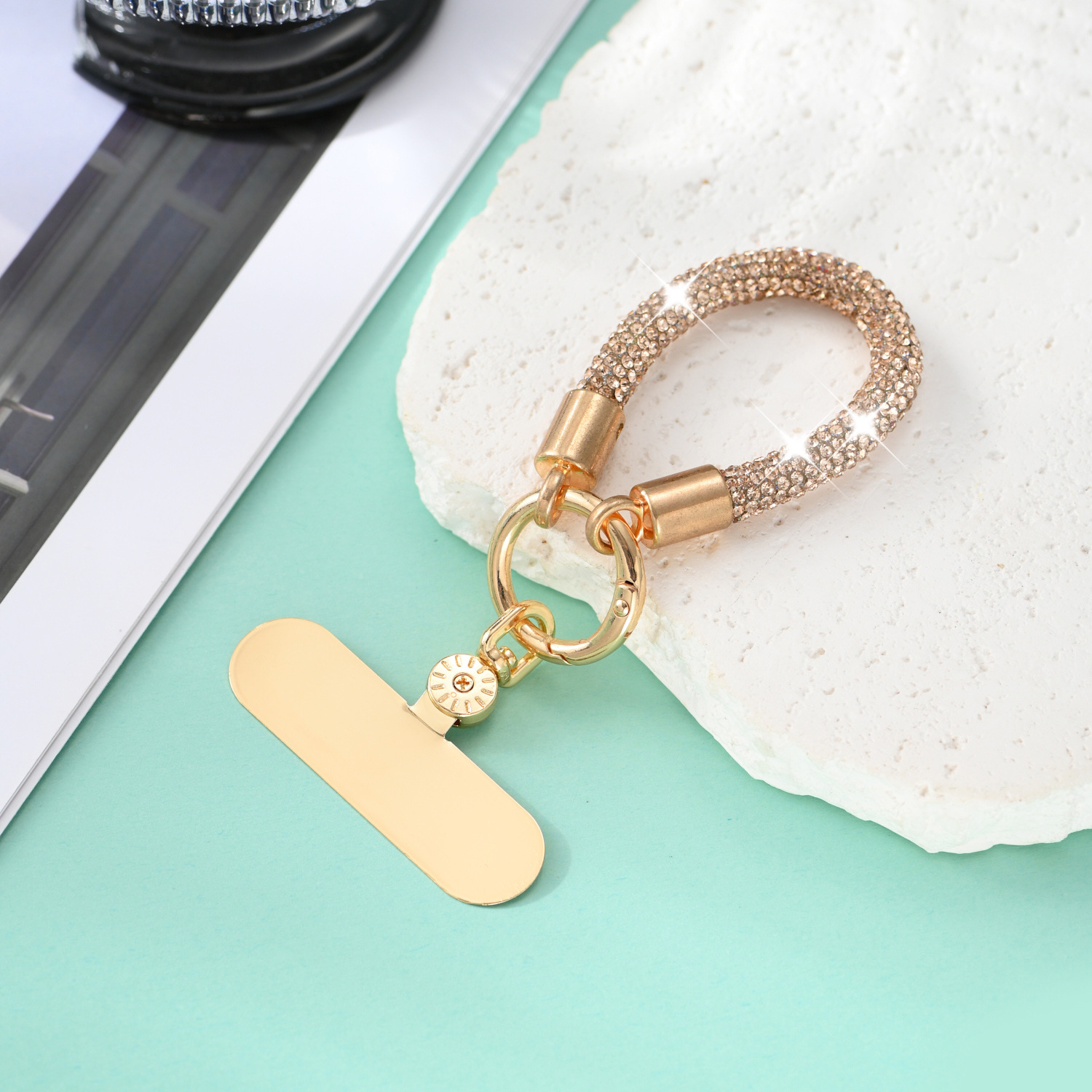 Phone short lanyard finger rope car keychain pendant anti-loss anti-theft small pendant hanging chain