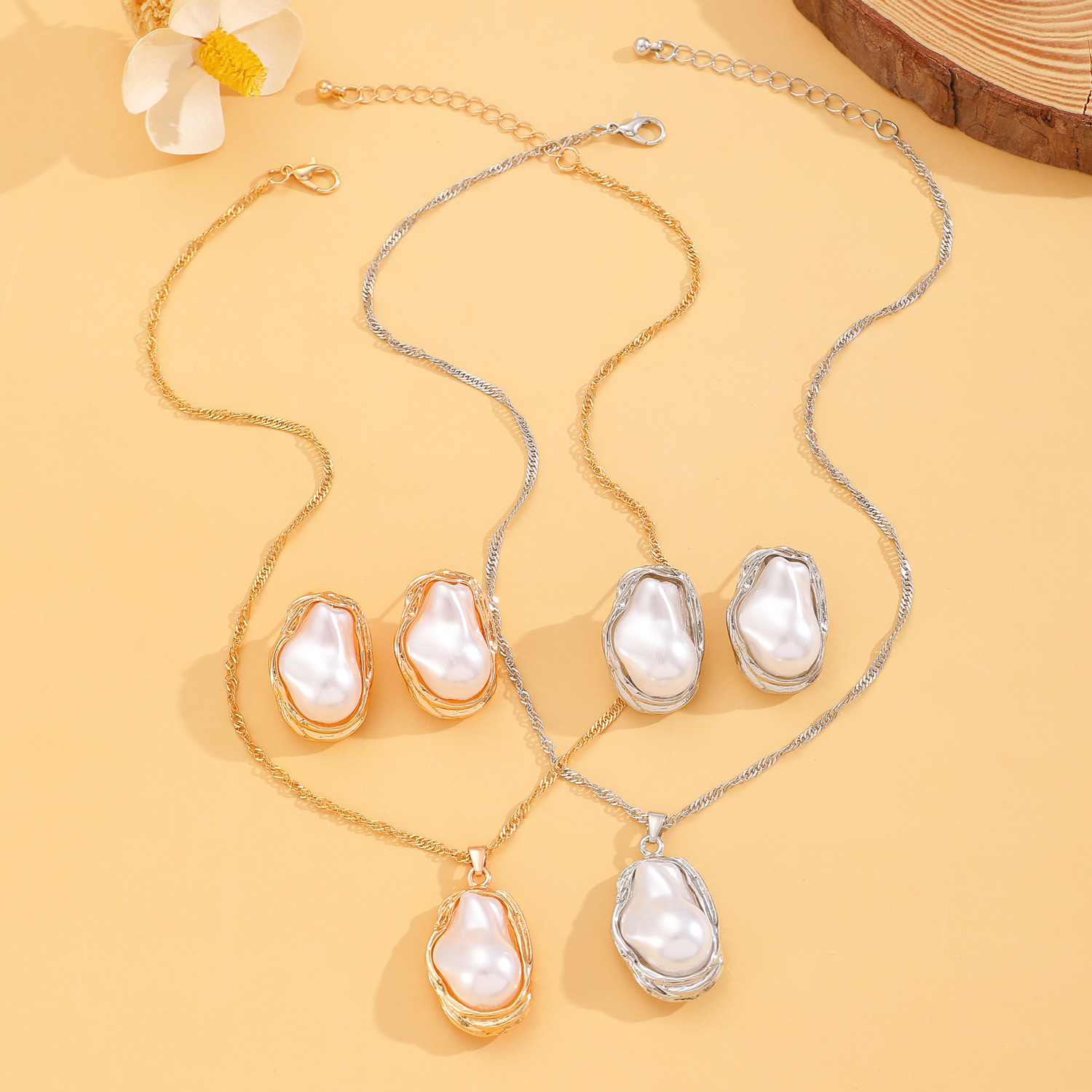 Irregular Baroque Pearl Choker Necklace Simple Metal Open Necklace for Commute