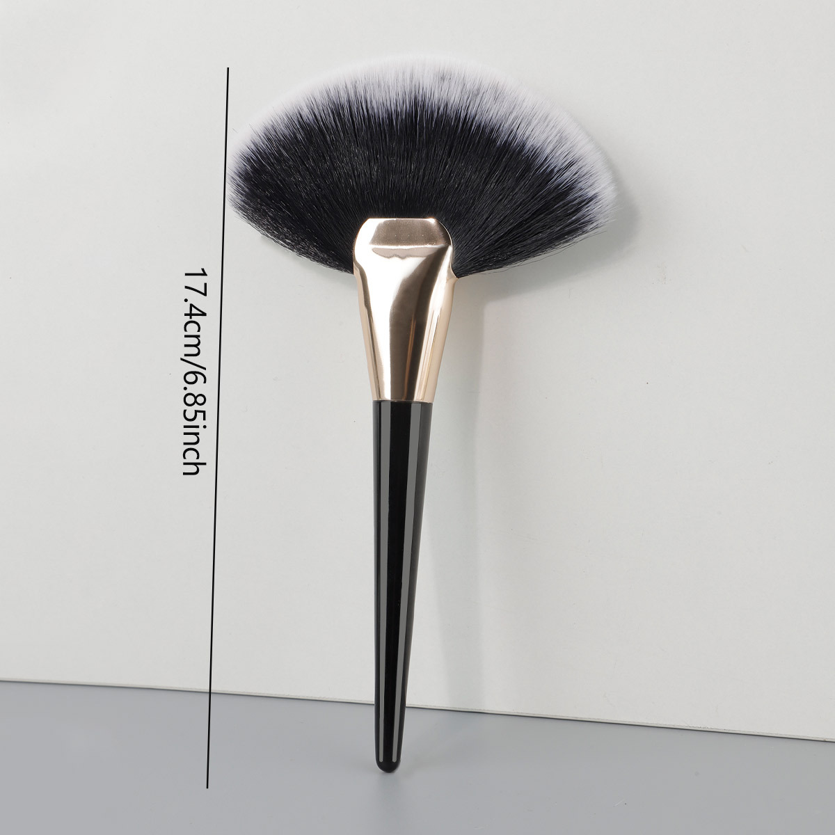 New Single Large Fan Brush Highlighter Brush Excess Powder Brush Face Highlight Brush Soft Bristle Fire Shape Cosmetic Tool