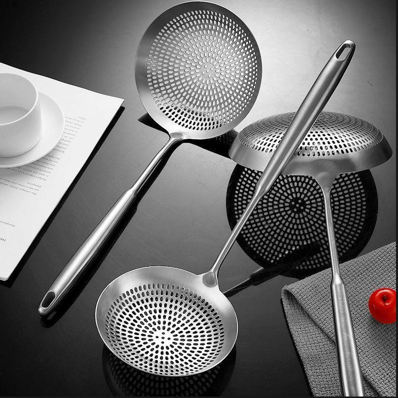 316 stainless steel large strainer, thickened large colander, extended handle for noodle and dumpling scoop, deep-fry filter scoop
