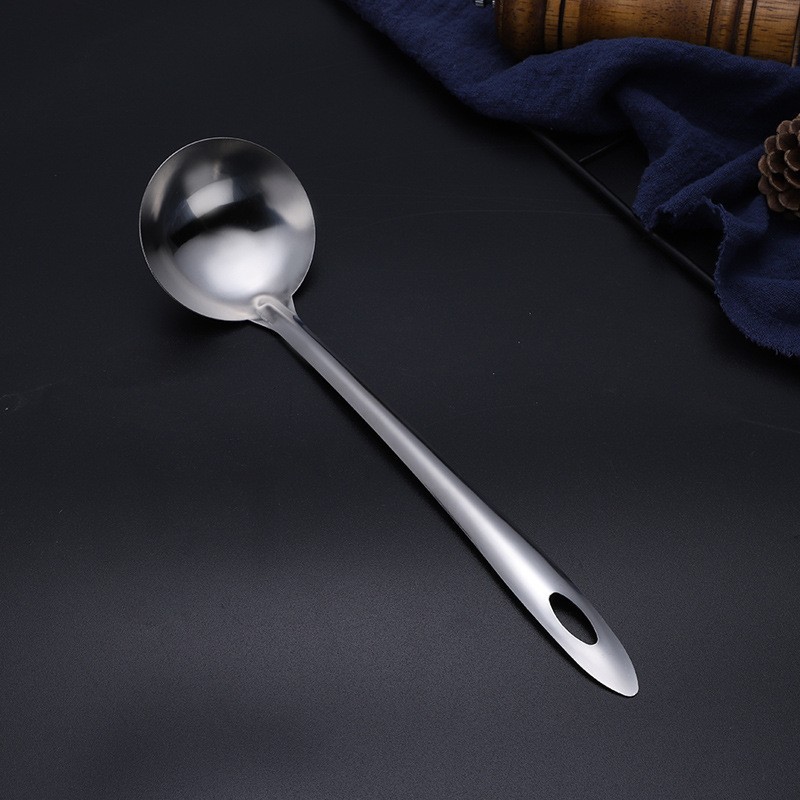 201 non-magnetic stainless steel hot pot spoon, thickened household soup spoon, slotted spoon, food stall hot pot restaurant tableware pot products
