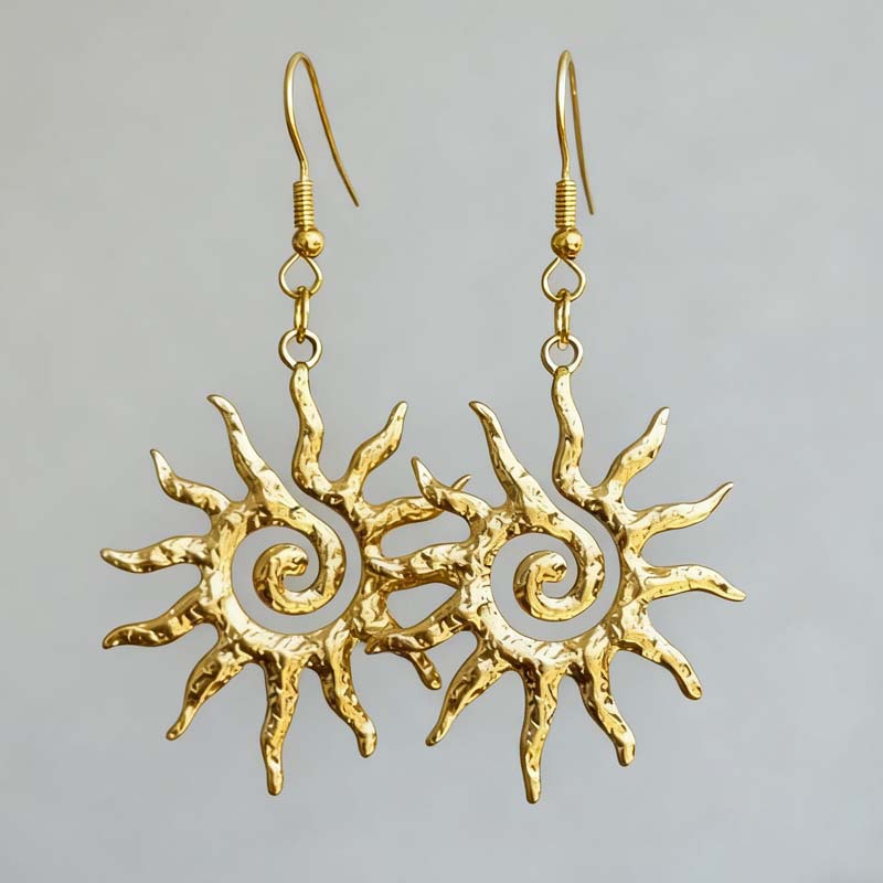 Spiral Sun Pendant Necklace for Women Gold Hollow Pendant Simple Choker