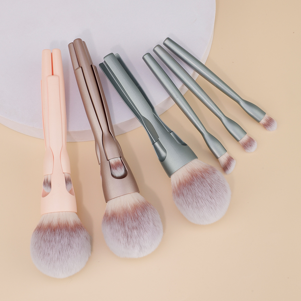 4-in-1 Magnetic Makeup Brush with Bag Loose Powder Brush Eye Brush Multifunctional Travel Makeup Brush Ready