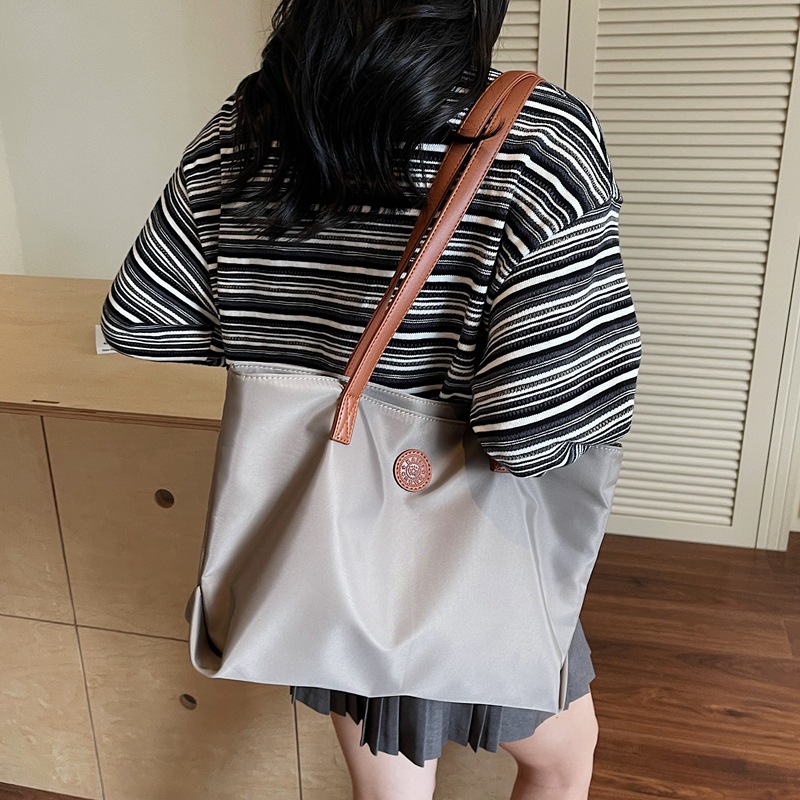 2026 Sense Oxford Cloth Bag Women Solid Color Large Capacity Tote Bag Niche Commute Shoulder Bag