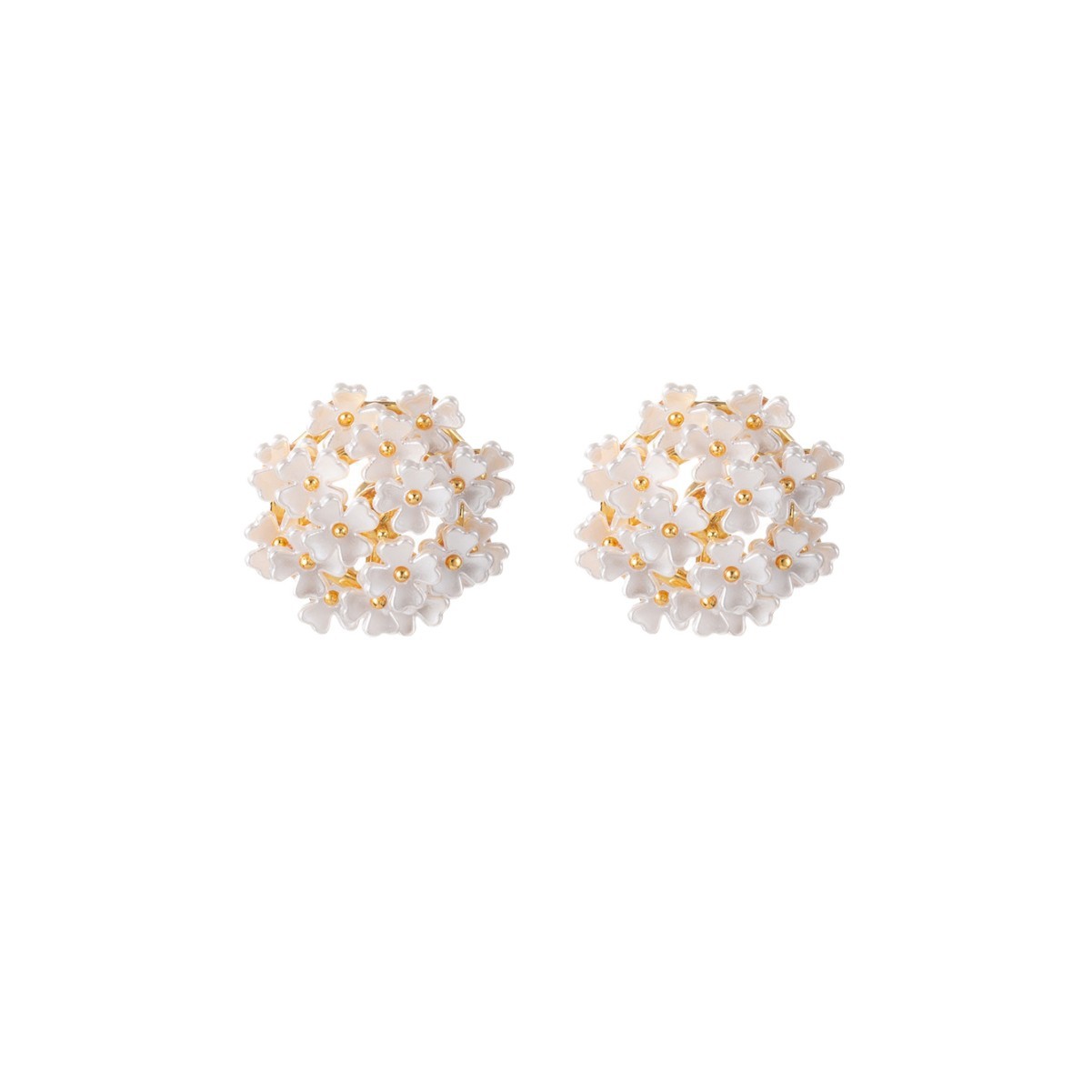 White Ball-Shaped Flower Cluster Stud Earrings Natural Romantic Daily Three-Dimensional New Exquisite Fresh Feeling