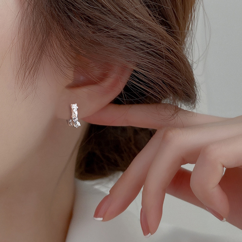 Silver Matte Twist Diamond Ear Cuff INS Sweet Cool Distorted Mobius Earring New for Women
