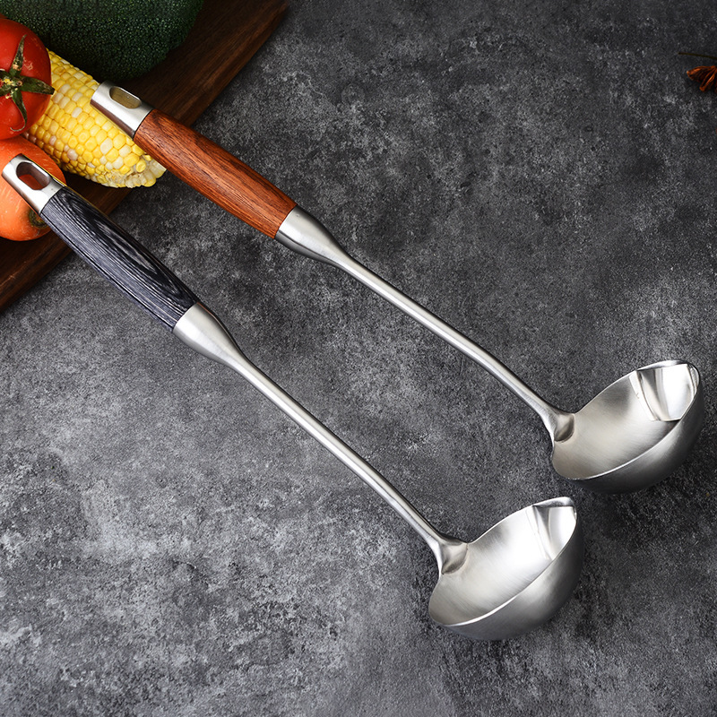 304 stainless steel oil separation spoon, kitchen multi-function filter spoon, household soup oil separation filter spoon