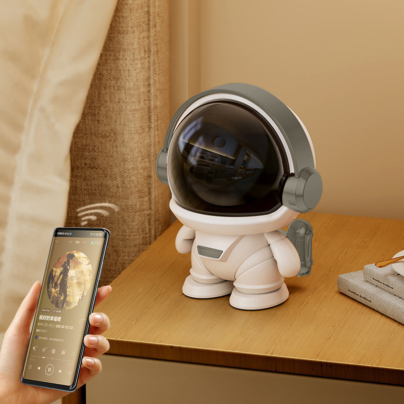 New Spaceman Bluetooth Speaker Desktop Student Colorful Light Subwoofer Outdoor Small Speaker Gift Portable