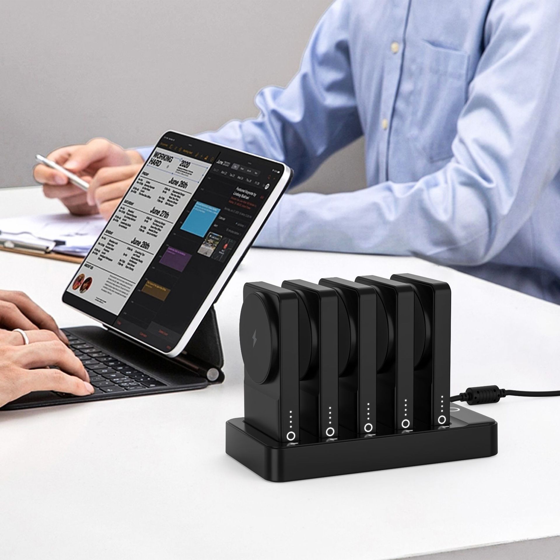 Scan-free shared mobile phone magnetic power bank PD20W output USB-A-C one-to-ten fast charging magnetic sharing