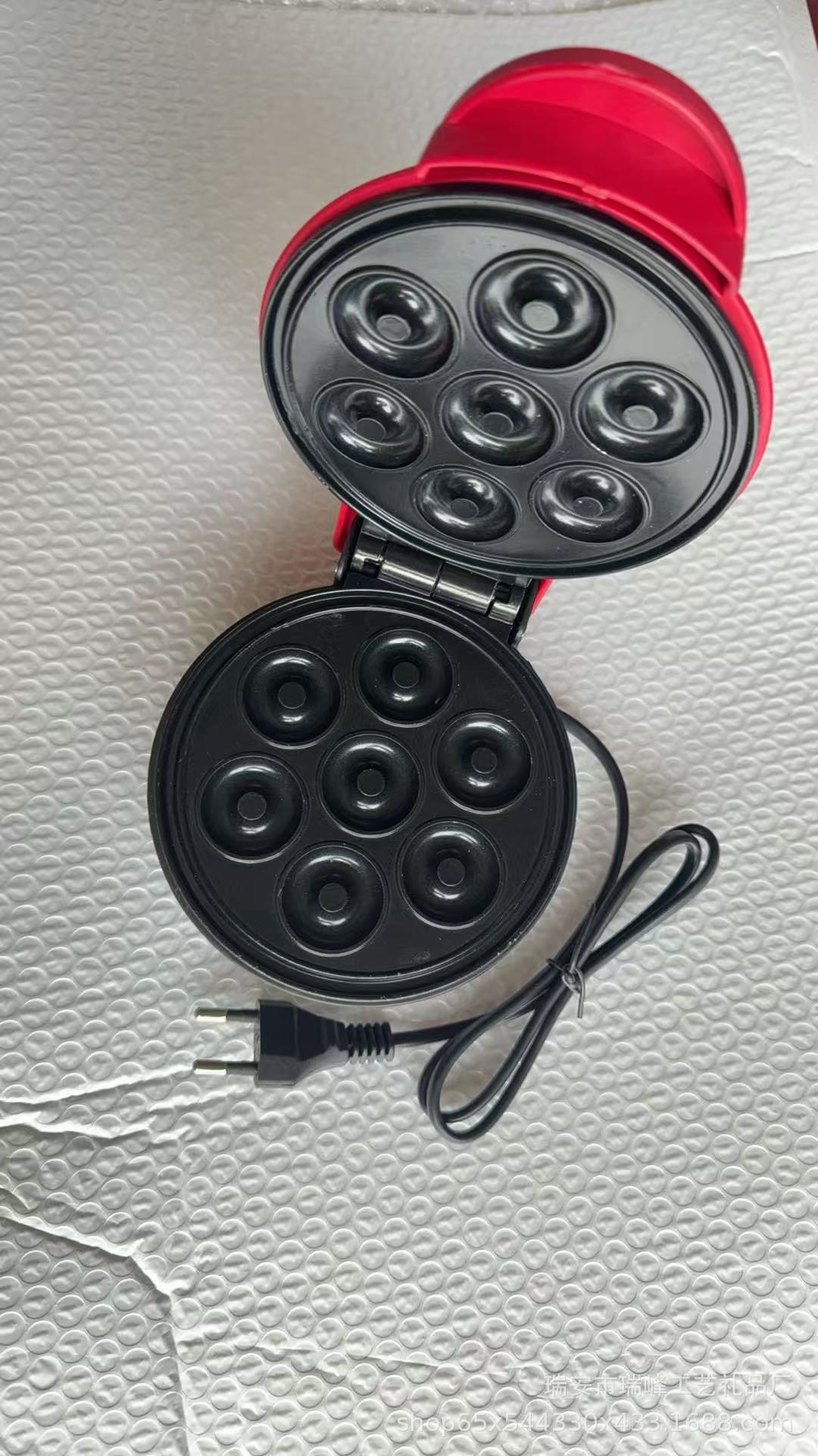 Portable household waffle maker mini breakfast machine baking cake heart-shaped round pancake electric