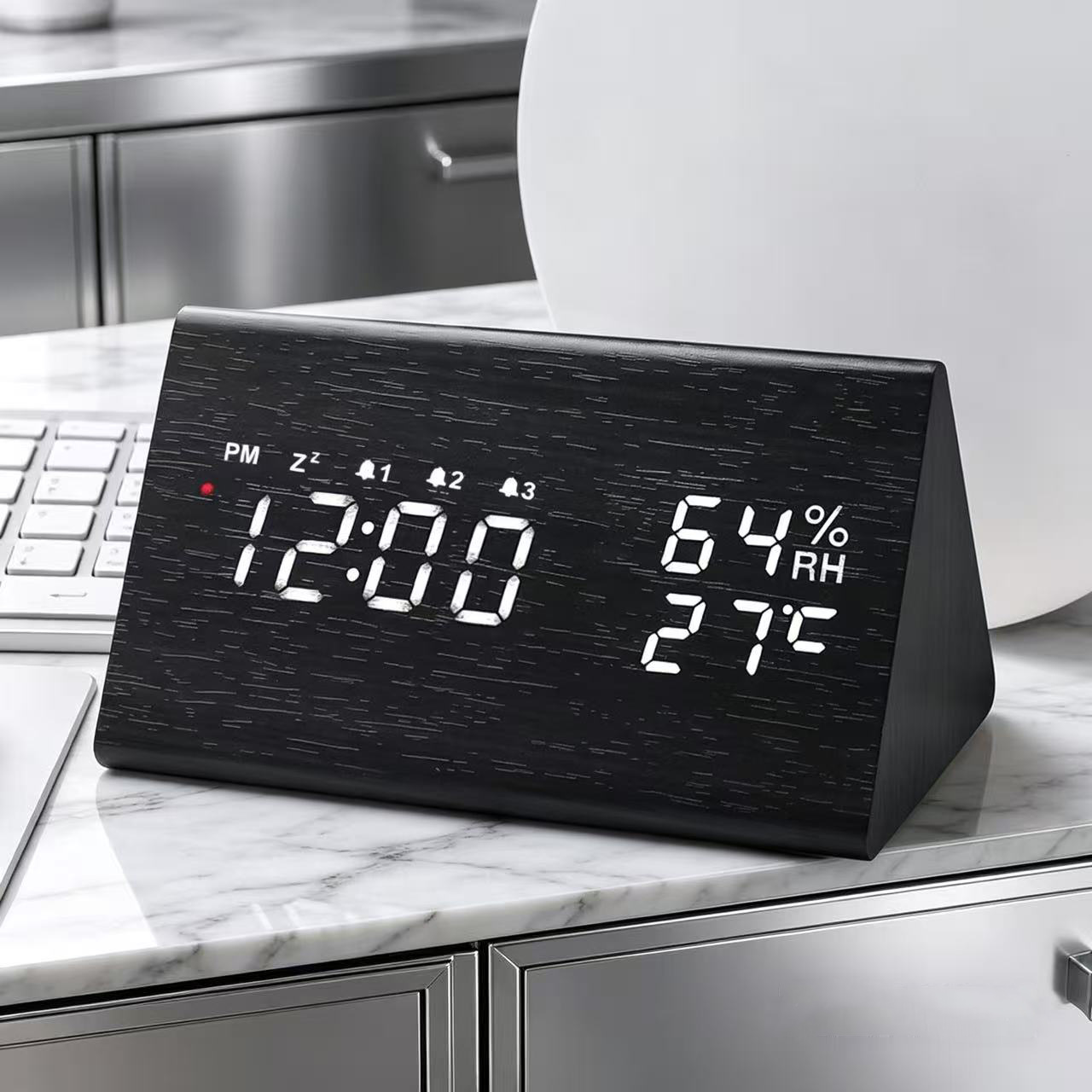 Japanese radio-controlled automatic time correction temperature and humidity alarm clock, German radio-controlled clock, smart night-light digital clock